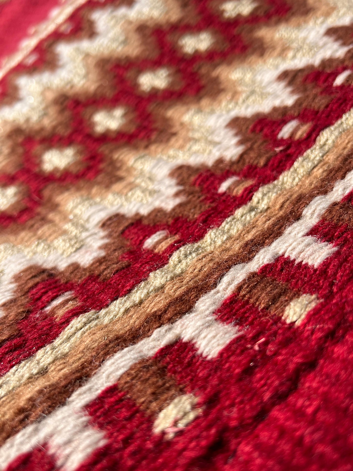 Beautiful red and neutrals show pad