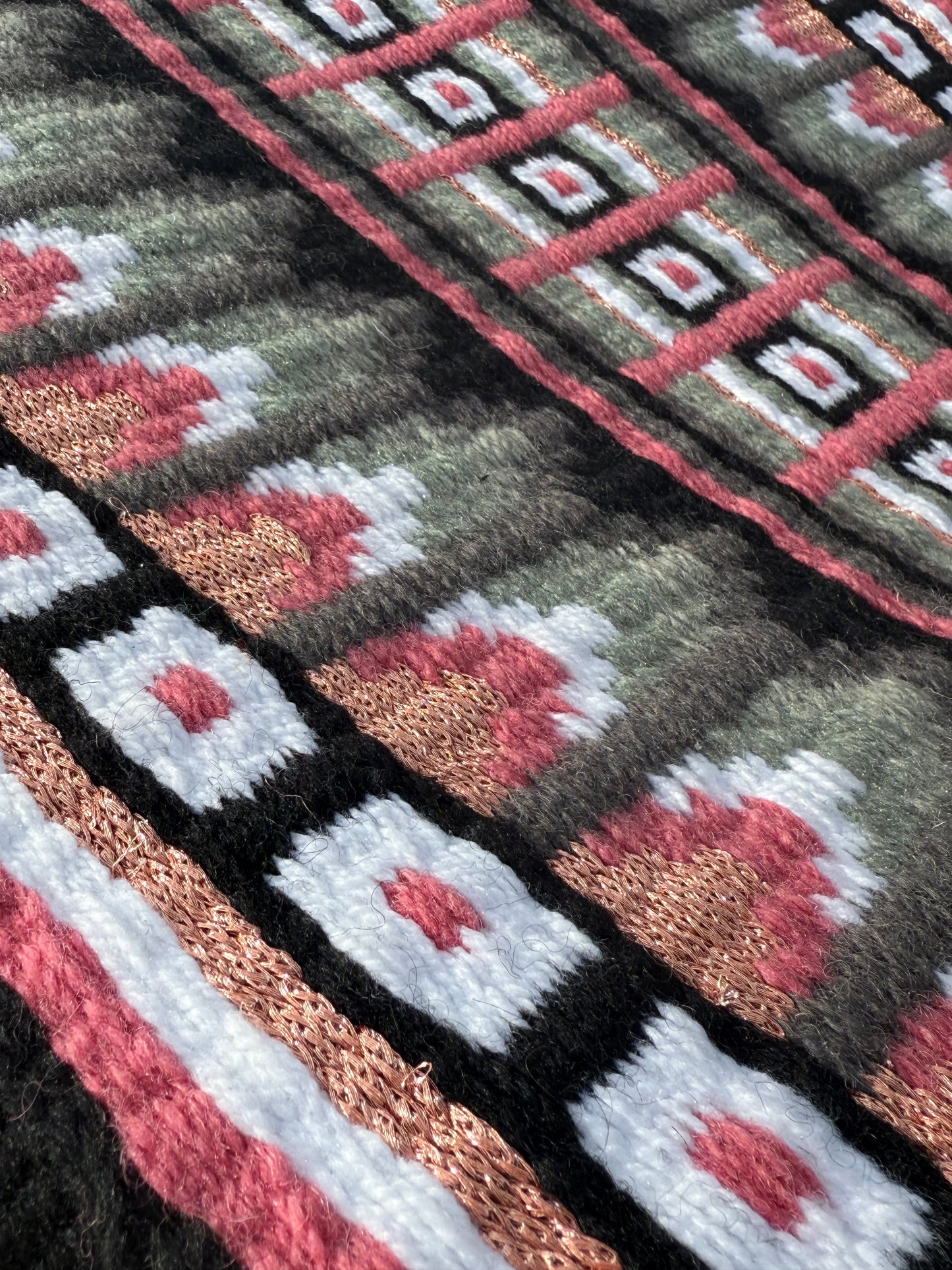 Beautiful Sage, Peach, Salmon, Black, White Show Pad